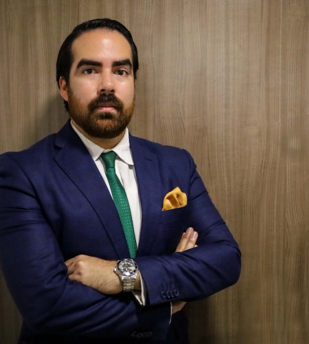 Abg. Julián Fernández